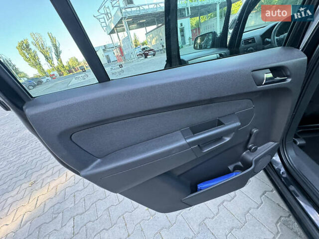 Чорний Опель Зафіра, об'ємом двигуна 1.8 л та пробігом 200 тис. км за 8850 $, фото 16 на Automoto.ua