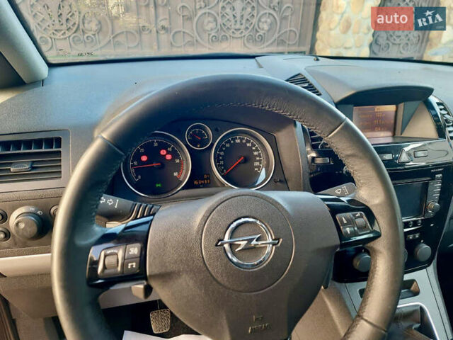 Черный Опель Зафира, объемом двигателя 1.7 л и пробегом 163 тыс. км за 9600 $, фото 14 на Automoto.ua