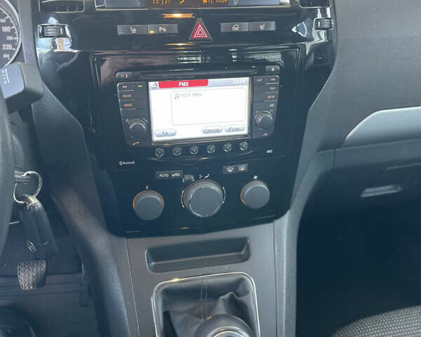 Черный Опель Зафира, объемом двигателя 1.7 л и пробегом 227 тыс. км за 8900 $, фото 25 на Automoto.ua