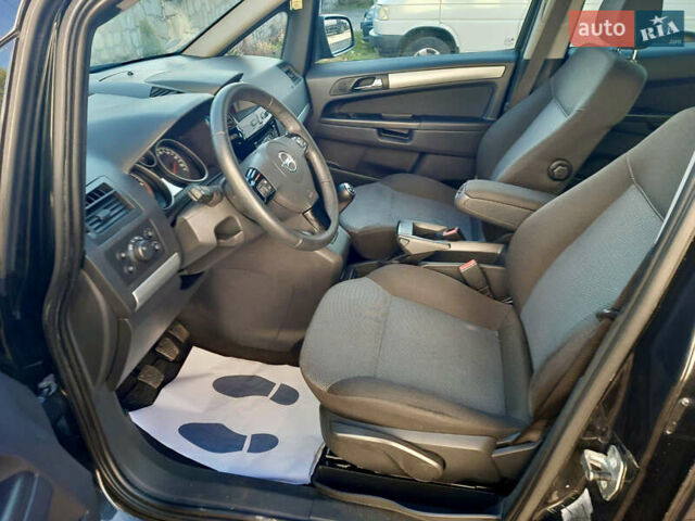 Черный Опель Зафира, объемом двигателя 1.7 л и пробегом 163 тыс. км за 9600 $, фото 16 на Automoto.ua