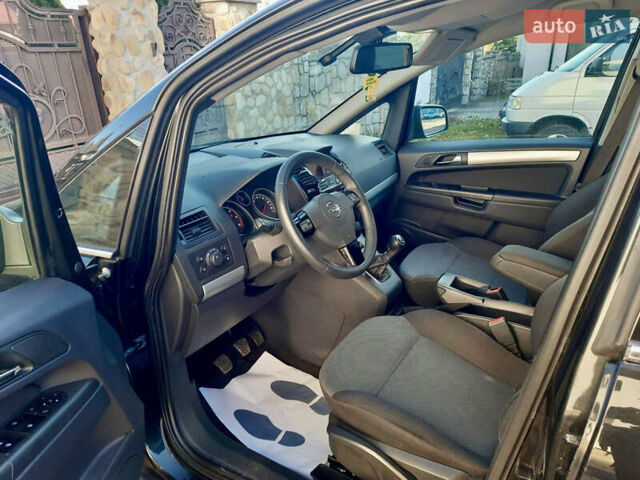 Черный Опель Зафира, объемом двигателя 1.7 л и пробегом 163 тыс. км за 9600 $, фото 12 на Automoto.ua