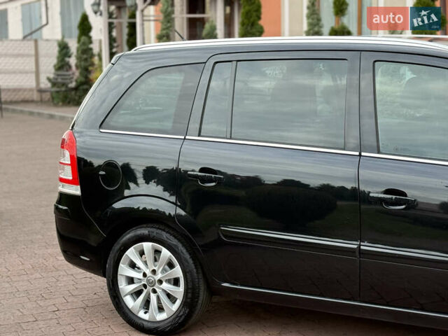 Черный Опель Зафира, объемом двигателя 1.7 л и пробегом 231 тыс. км за 7999 $, фото 18 на Automoto.ua