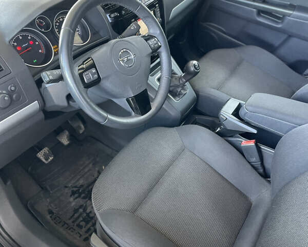 Черный Опель Зафира, объемом двигателя 1.7 л и пробегом 227 тыс. км за 8900 $, фото 24 на Automoto.ua