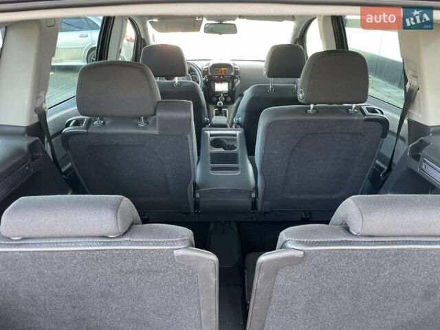 Черный Опель Зафира, объемом двигателя 1.7 л и пробегом 227 тыс. км за 8900 $, фото 12 на Automoto.ua