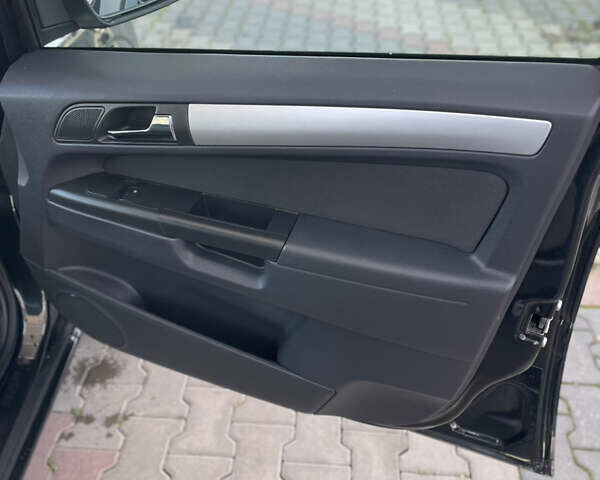 Черный Опель Зафира, объемом двигателя 1.7 л и пробегом 227 тыс. км за 8900 $, фото 18 на Automoto.ua