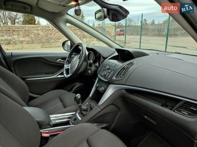 Черный Опель Зафира, объемом двигателя 1.6 л и пробегом 152 тыс. км за 12150 $, фото 2 на Automoto.ua