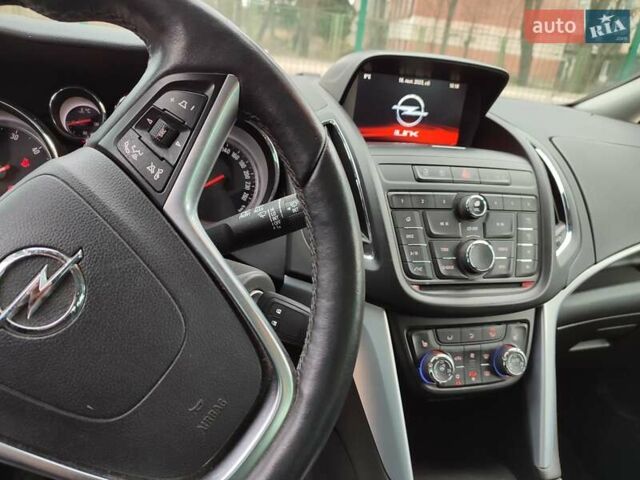 Черный Опель Зафира, объемом двигателя 1.6 л и пробегом 152 тыс. км за 12150 $, фото 4 на Automoto.ua