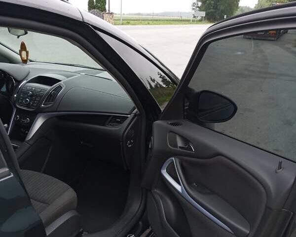 Черный Опель Зафира, объемом двигателя 2 л и пробегом 185 тыс. км за 11500 $, фото 4 на Automoto.ua