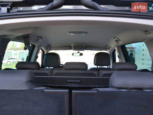 Черный Опель Зафира, объемом двигателя 1.96 л и пробегом 165 тыс. км за 13200 $, фото 27 на Automoto.ua