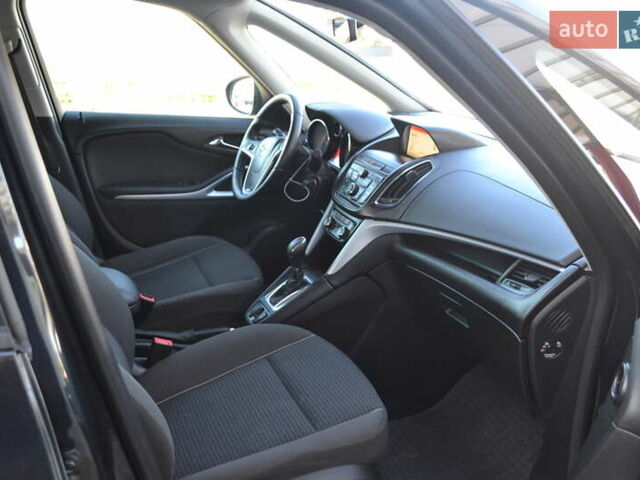 Черный Опель Зафира, объемом двигателя 1.96 л и пробегом 165 тыс. км за 13200 $, фото 30 на Automoto.ua