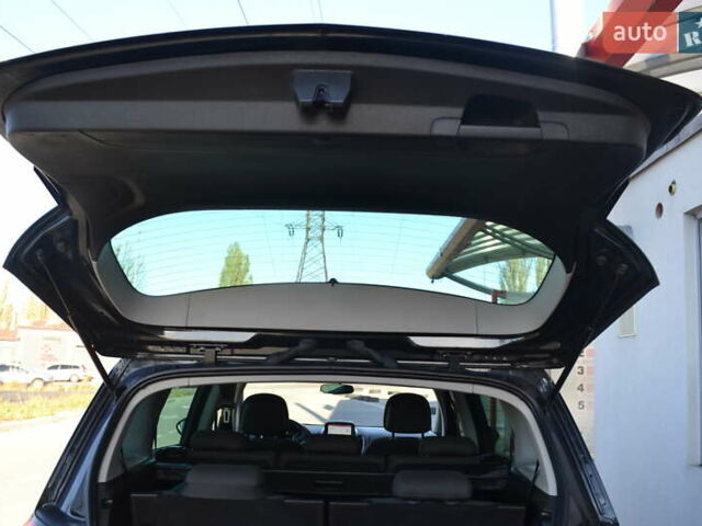 Черный Опель Зафира, объемом двигателя 1.96 л и пробегом 165 тыс. км за 13200 $, фото 25 на Automoto.ua