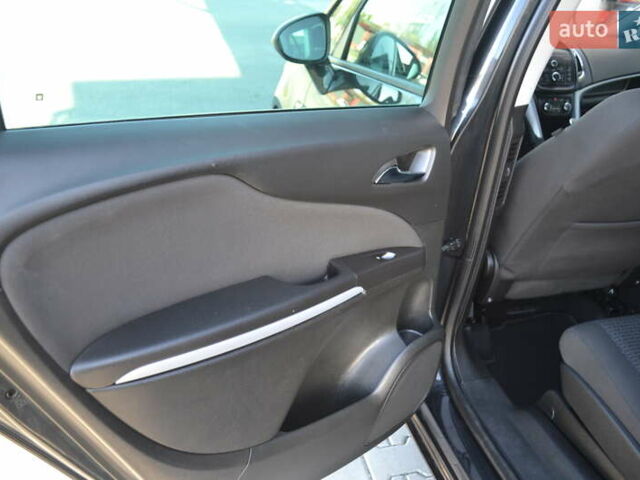 Черный Опель Зафира, объемом двигателя 1.96 л и пробегом 165 тыс. км за 13200 $, фото 24 на Automoto.ua