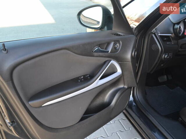 Черный Опель Зафира, объемом двигателя 1.96 л и пробегом 165 тыс. км за 13200 $, фото 19 на Automoto.ua