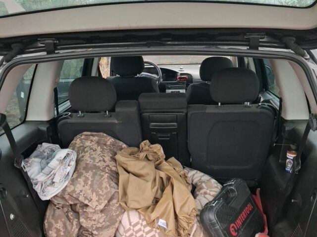 Черный Опель Зафира, объемом двигателя 0 л и пробегом 290 тыс. км за 1100 $, фото 6 на Automoto.ua