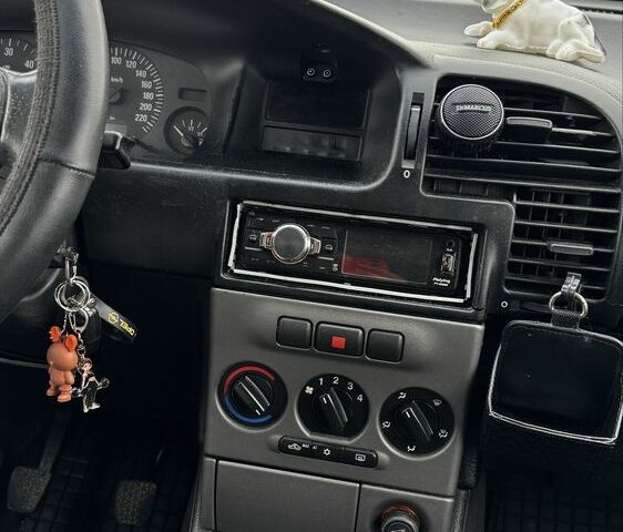 Черный Опель Зафира, объемом двигателя 2 л и пробегом 370 тыс. км за 3800 $, фото 7 на Automoto.ua