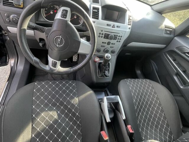 Чорний Опель Зафіра, об'ємом двигуна 2.2 л та пробігом 225 тис. км за 5500 $, фото 7 на Automoto.ua