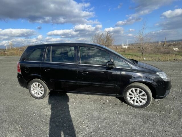 Чорний Опель Зафіра, об'ємом двигуна 2.2 л та пробігом 225 тис. км за 5500 $, фото 4 на Automoto.ua