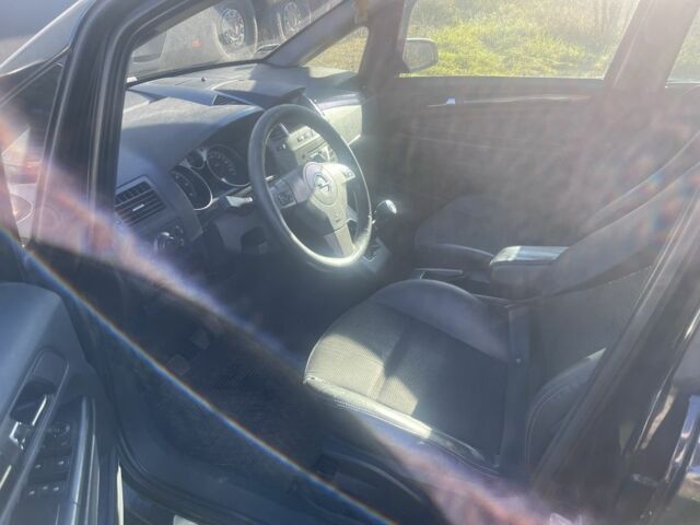 Черный Опель Зафира, объемом двигателя 0 л и пробегом 374 тыс. км за 2550 $, фото 7 на Automoto.ua