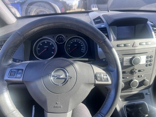 Черный Опель Зафира, объемом двигателя 0 л и пробегом 374 тыс. км за 2550 $, фото 4 на Automoto.ua