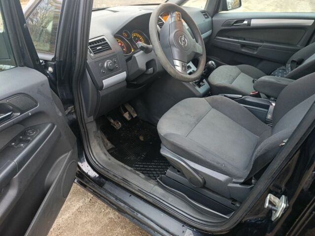 Черный Опель Зафира, объемом двигателя 1.9 л и пробегом 370 тыс. км за 2700 $, фото 6 на Automoto.ua