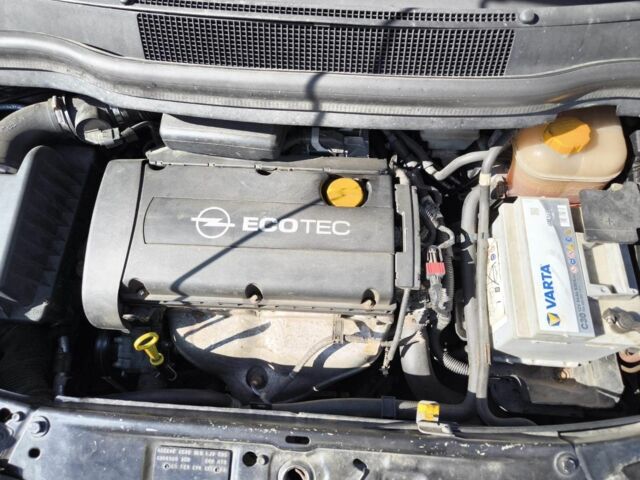 Черный Опель Зафира, объемом двигателя 1.6 л и пробегом 273 тыс. км за 6800 $, фото 4 на Automoto.ua