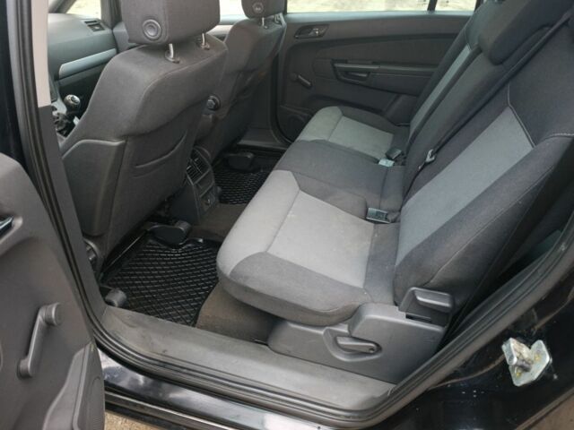 Черный Опель Зафира, объемом двигателя 1.9 л и пробегом 370 тыс. км за 2700 $, фото 7 на Automoto.ua