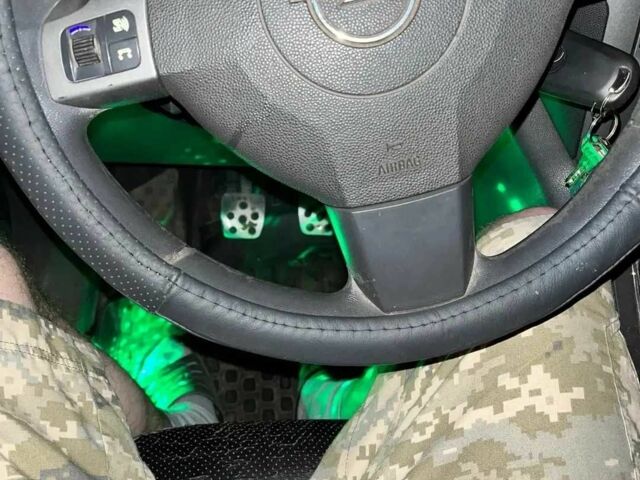 Черный Опель Зафира, объемом двигателя 1.8 л и пробегом 270 тыс. км за 5000 $, фото 3 на Automoto.ua