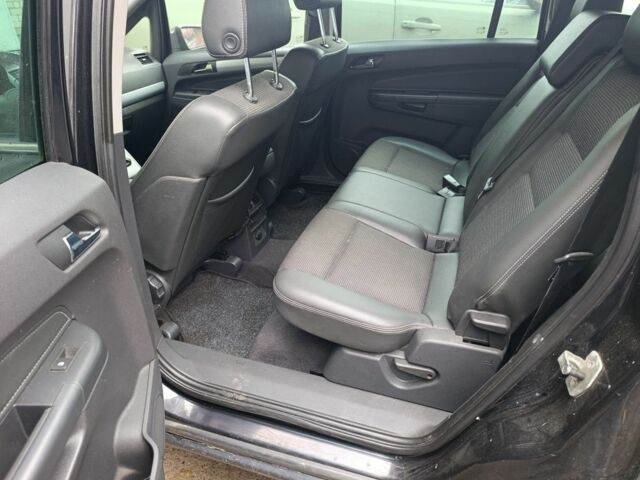 Черный Опель Зафира, объемом двигателя 1.9 л и пробегом 240 тыс. км за 2800 $, фото 7 на Automoto.ua