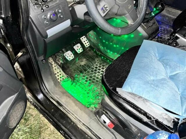 Черный Опель Зафира, объемом двигателя 1.8 л и пробегом 270 тыс. км за 5000 $, фото 4 на Automoto.ua