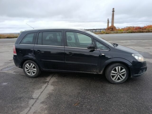 Черный Опель Зафира, объемом двигателя 1.9 л и пробегом 240 тыс. км за 2800 $, фото 2 на Automoto.ua