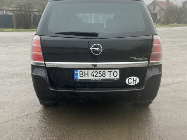 Черный Опель Зафира, объемом двигателя 1.9 л и пробегом 260 тыс. км за 5500 $, фото 4 на Automoto.ua