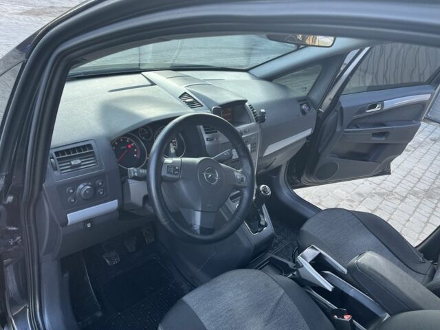 Черный Опель Зафира, объемом двигателя 1.6 л и пробегом 250 тыс. км за 6300 $, фото 7 на Automoto.ua