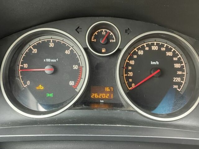 Черный Опель Зафира, объемом двигателя 1.9 л и пробегом 260 тыс. км за 5500 $, фото 6 на Automoto.ua