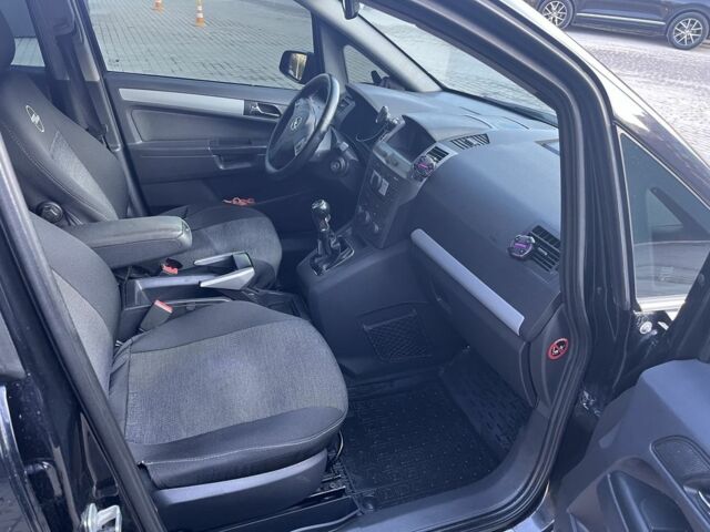 Черный Опель Зафира, объемом двигателя 1.6 л и пробегом 250 тыс. км за 6300 $, фото 5 на Automoto.ua