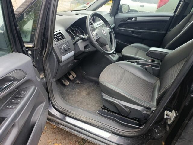 Черный Опель Зафира, объемом двигателя 1.9 л и пробегом 240 тыс. км за 2800 $, фото 6 на Automoto.ua