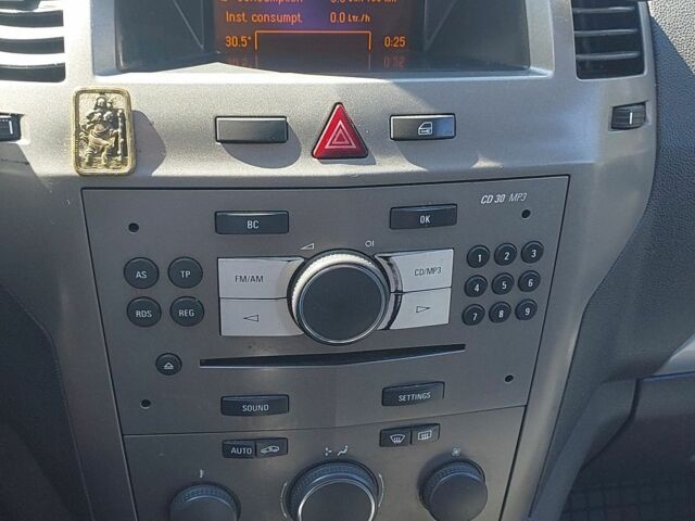 Черный Опель Зафира, объемом двигателя 1.8 л и пробегом 261 тыс. км за 6200 $, фото 2 на Automoto.ua