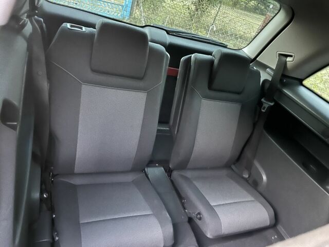 Черный Опель Зафира, объемом двигателя 1.6 л и пробегом 250 тыс. км за 6300 $, фото 1 на Automoto.ua