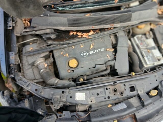 Черный Опель Зафира, объемом двигателя 1.9 л и пробегом 150 тыс. км за 1600 $, фото 3 на Automoto.ua