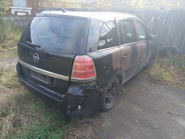 Черный Опель Зафира, объемом двигателя 1.9 л и пробегом 150 тыс. км за 1600 $, фото 5 на Automoto.ua