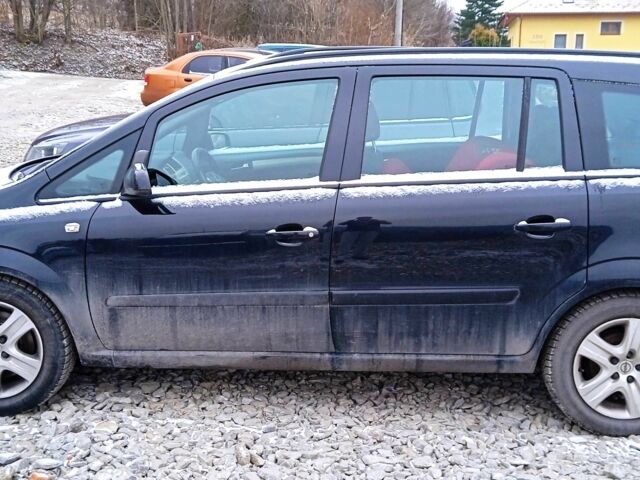 Черный Опель Зафира, объемом двигателя 1.7 л и пробегом 270 тыс. км за 1500 $, фото 3 на Automoto.ua