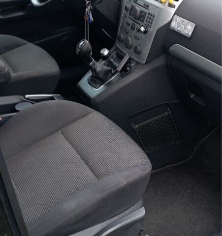 Черный Опель Зафира, объемом двигателя 1.9 л и пробегом 222 тыс. км за 5600 $, фото 6 на Automoto.ua