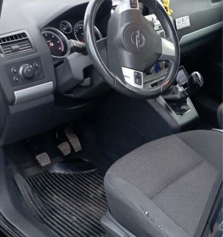 Черный Опель Зафира, объемом двигателя 1.9 л и пробегом 222 тыс. км за 5600 $, фото 7 на Automoto.ua