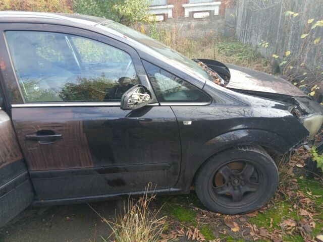 Черный Опель Зафира, объемом двигателя 1.9 л и пробегом 150 тыс. км за 1600 $, фото 4 на Automoto.ua