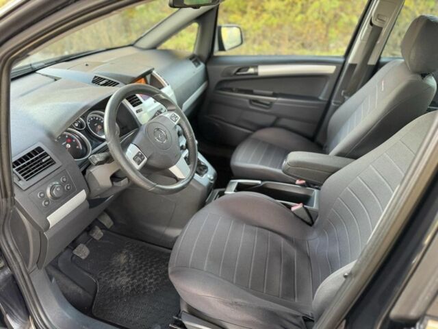 Черный Опель Зафира, объемом двигателя 1.7 л и пробегом 237 тыс. км за 5499 $, фото 7 на Automoto.ua