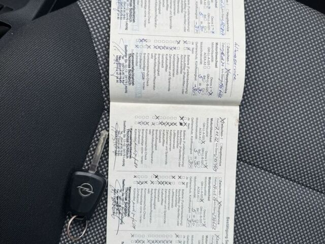 Черный Опель Зафира, объемом двигателя 2.2 л и пробегом 260 тыс. км за 6900 $, фото 7 на Automoto.ua