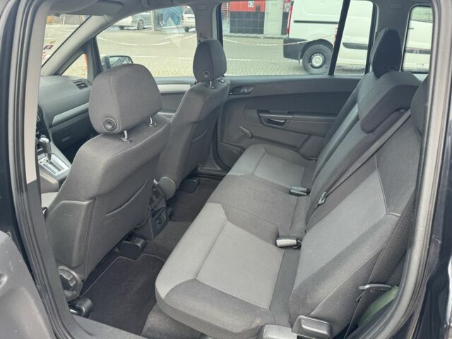 Черный Опель Зафира, объемом двигателя 2.2 л и пробегом 260 тыс. км за 6900 $, фото 5 на Automoto.ua