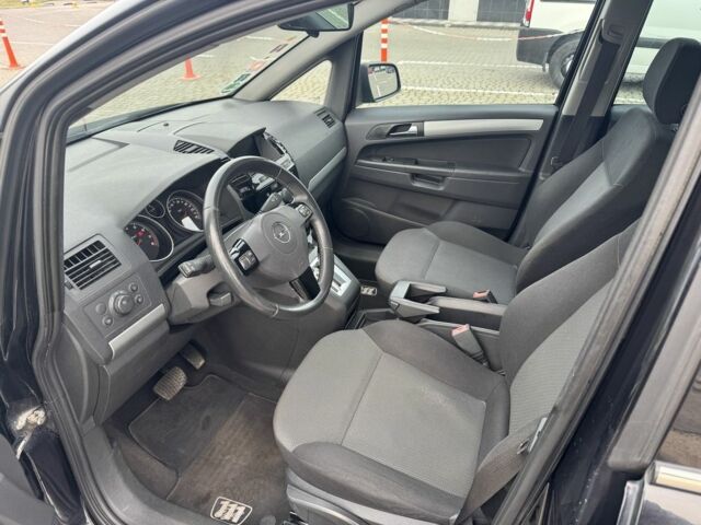 Черный Опель Зафира, объемом двигателя 2.2 л и пробегом 260 тыс. км за 6900 $, фото 4 на Automoto.ua