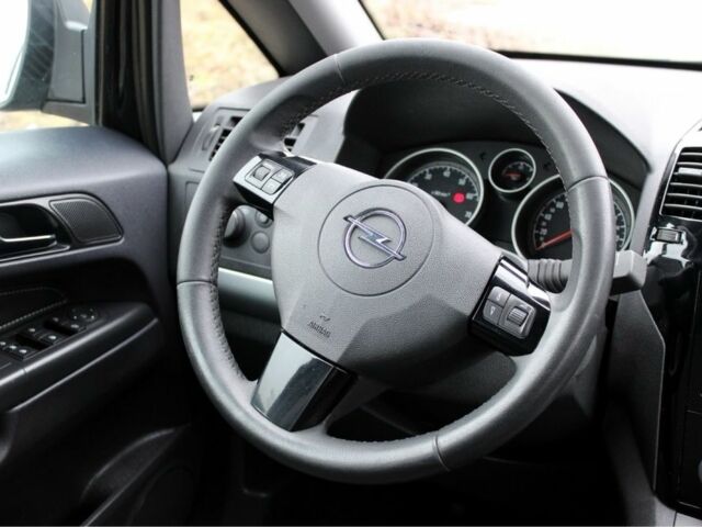 Черный Опель Зафира, объемом двигателя 1.8 л и пробегом 220 тыс. км за 7499 $, фото 17 на Automoto.ua