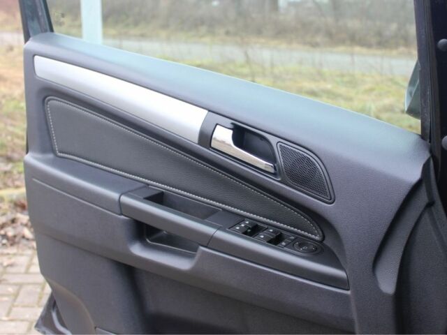 Черный Опель Зафира, объемом двигателя 1.8 л и пробегом 220 тыс. км за 7499 $, фото 10 на Automoto.ua