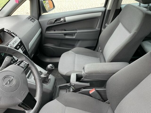 Черный Опель Зафира, объемом двигателя 1.6 л и пробегом 232 тыс. км за 7300 $, фото 7 на Automoto.ua